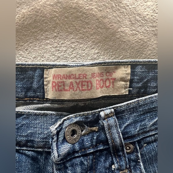 Wrangler Relaxed Bootcut Men’s Jeans - Picture 2 of 5